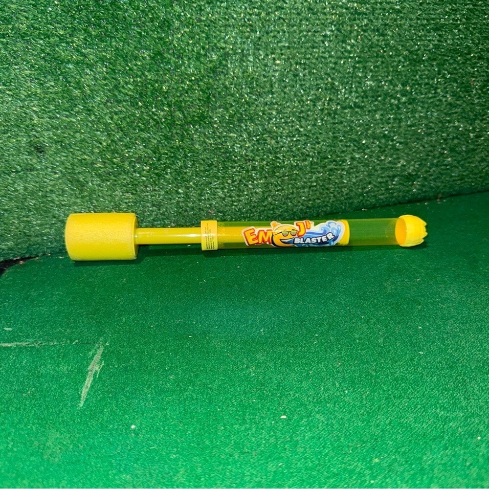 Emoticon‎ Blaster water gun